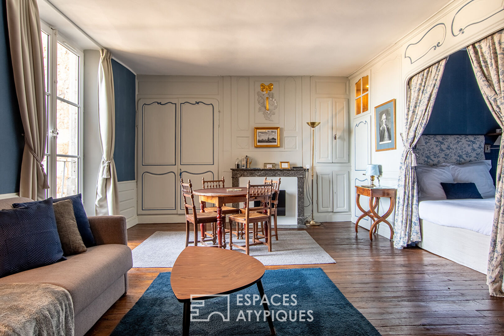 18th century residence with preserved charm, with prestigious furnished apartments, in the heart of the city of Poitiers