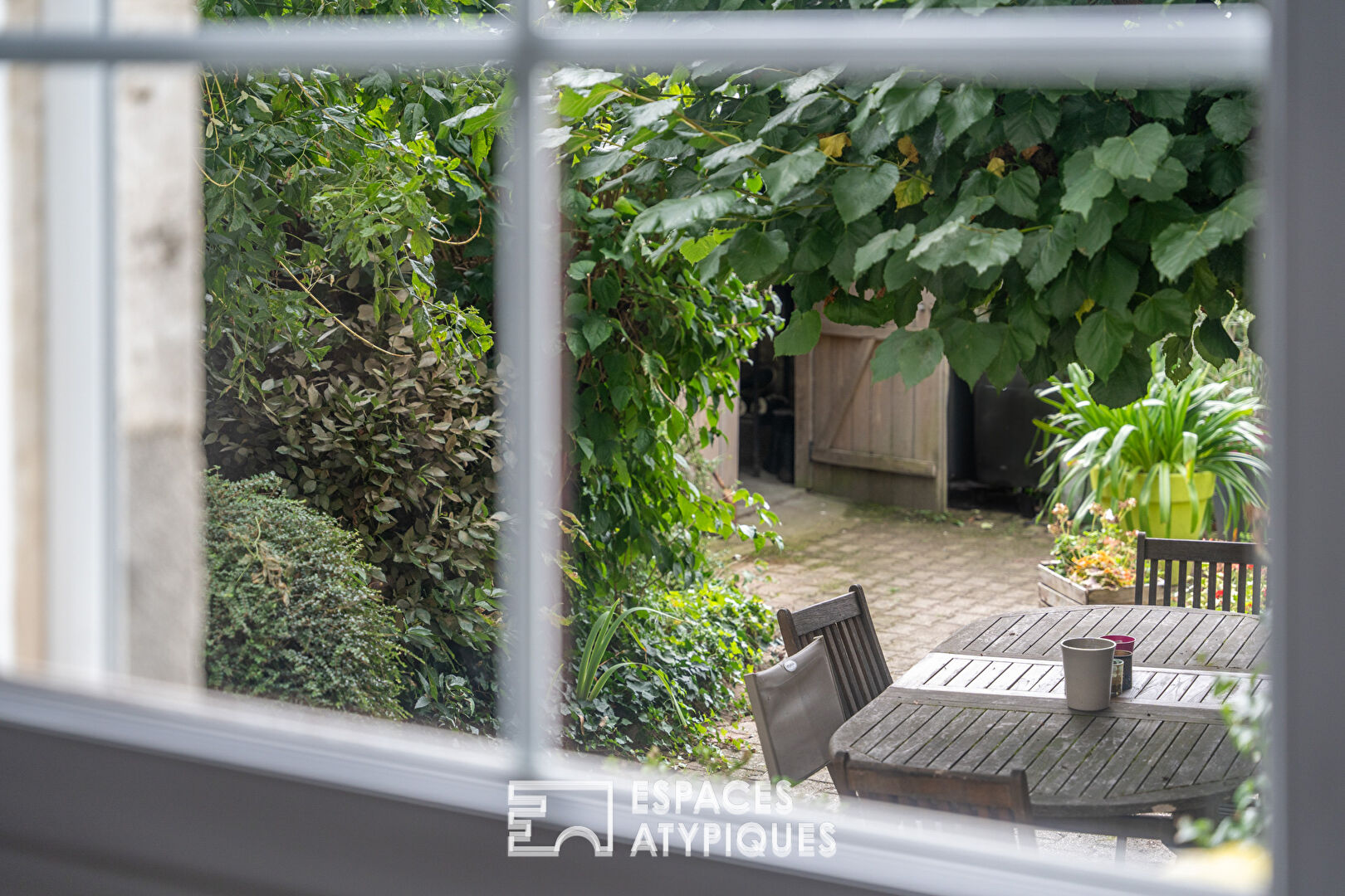 Maison familiale avec jardin et double garage en centre ville