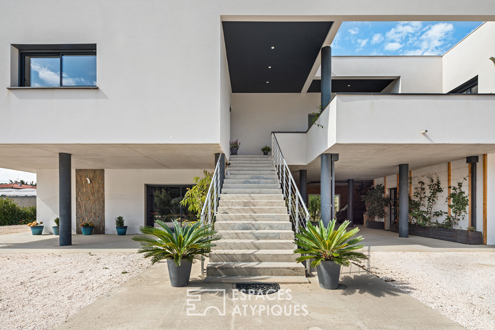 Architect’s villa in a green setting