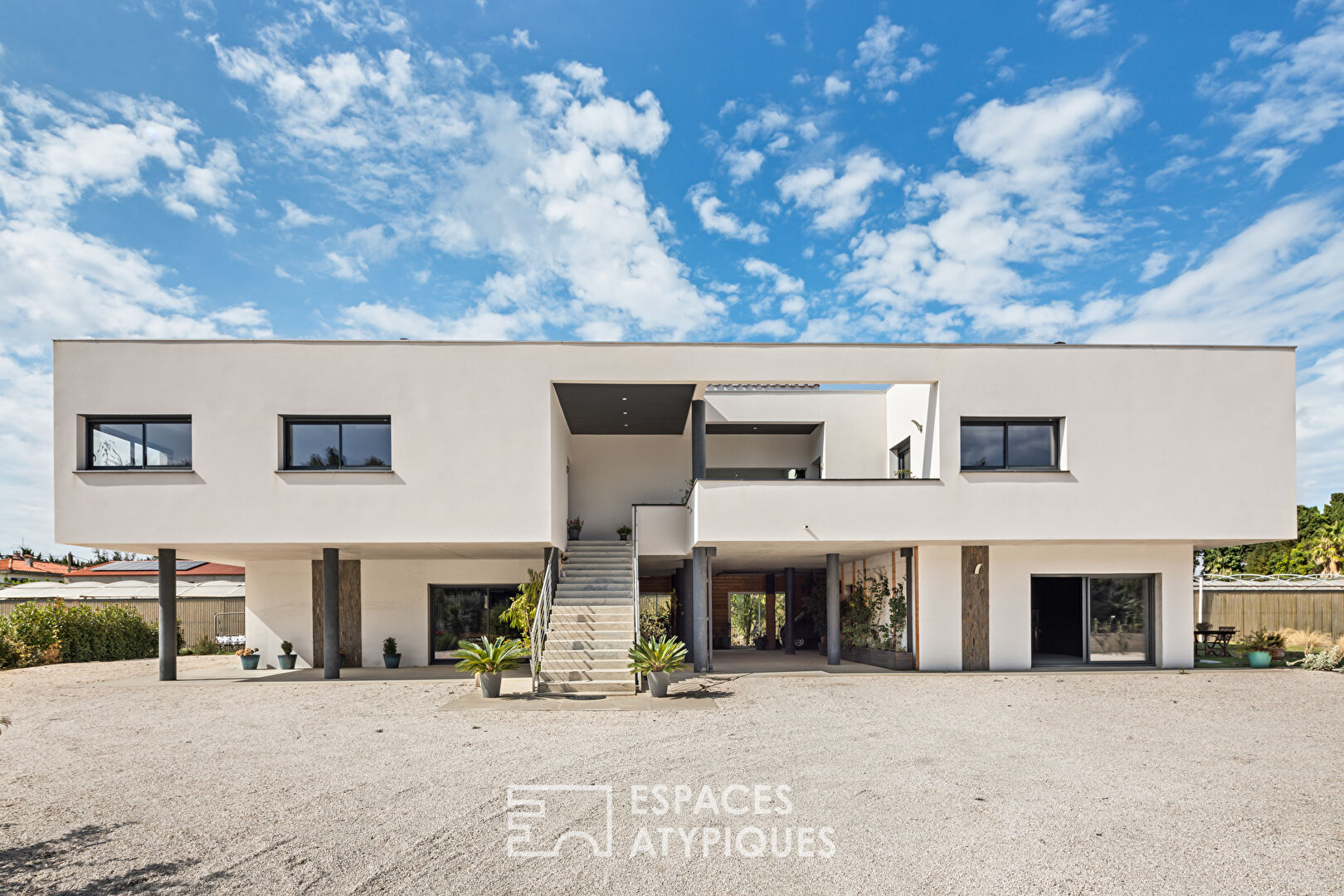 Architect’s villa in a green setting