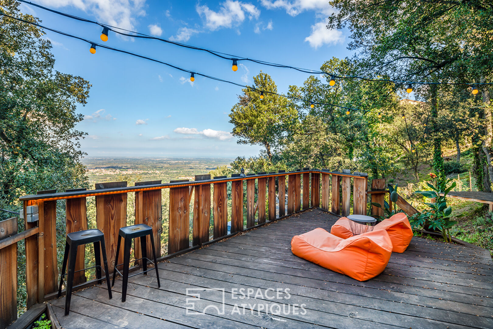 Provencal villa with view of the Vermeille coast