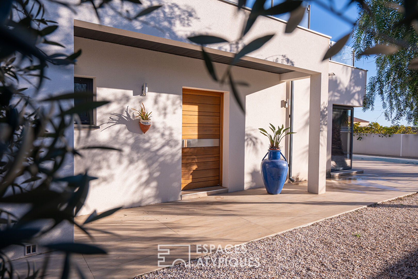 Villa contemporaine avec piscine dans un secteur prisé