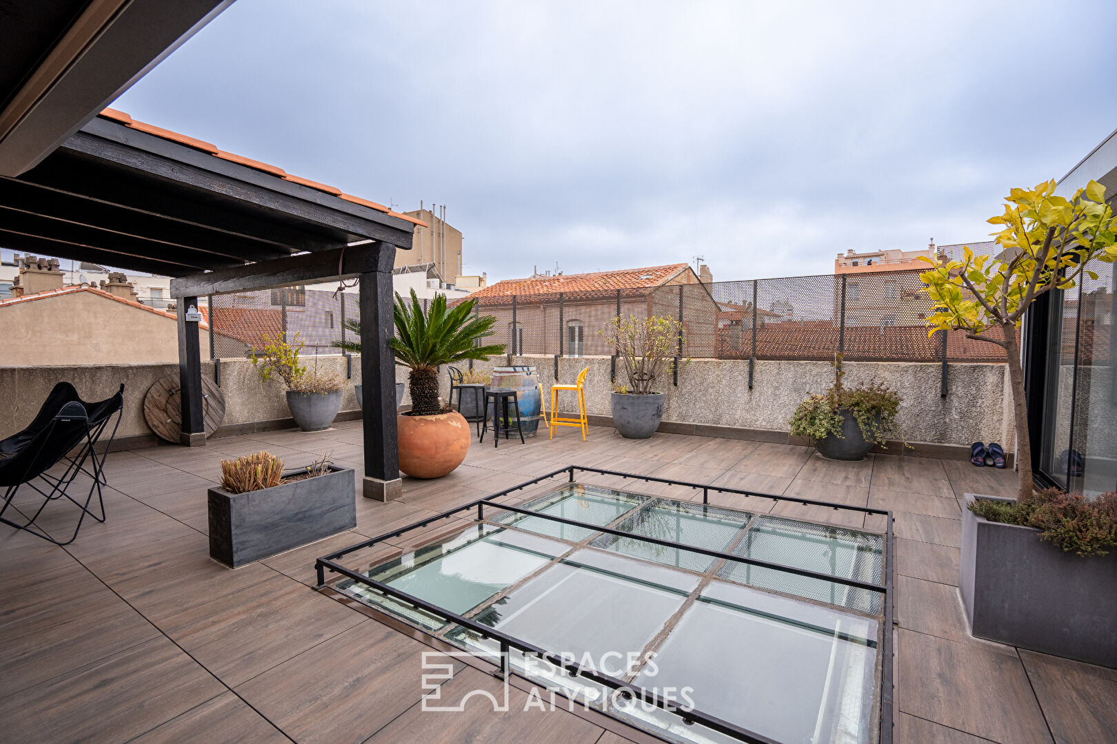 Exceptional duplex and its rooftop with panoramic view