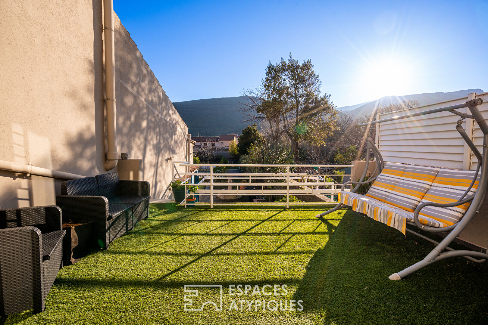 Authentique maison de village rénovée avec jardin et piscine