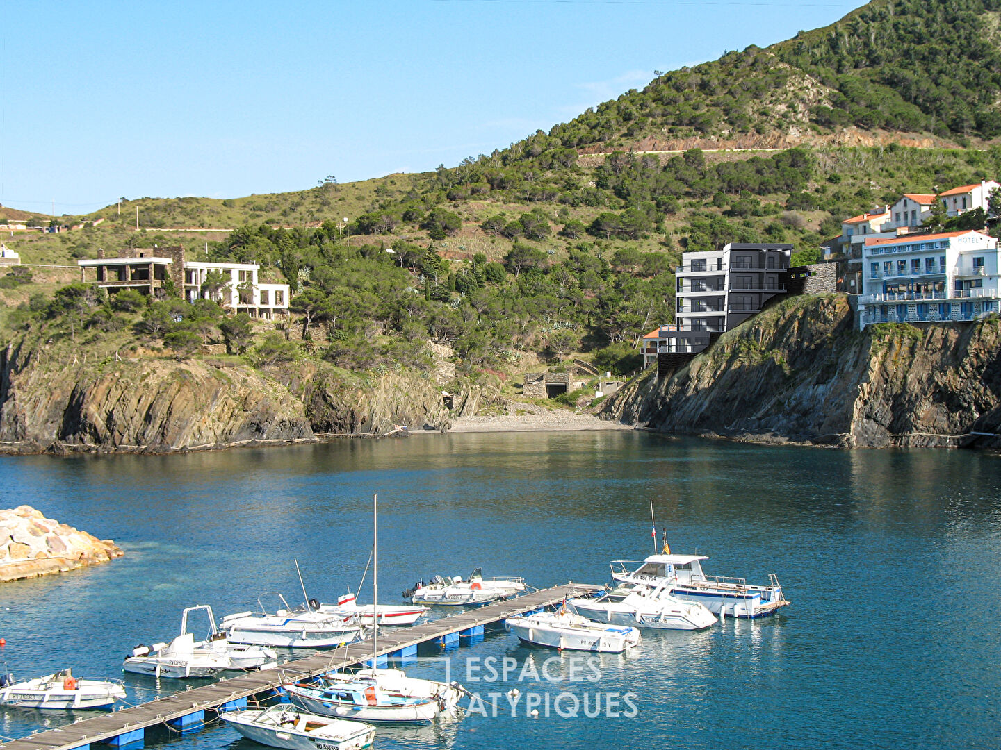 Studio à flanc de roche avec sublime vue mer