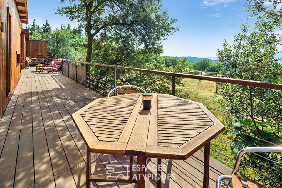 Villa d'architecte en bois avec vue panoramique sur les Pyrénées