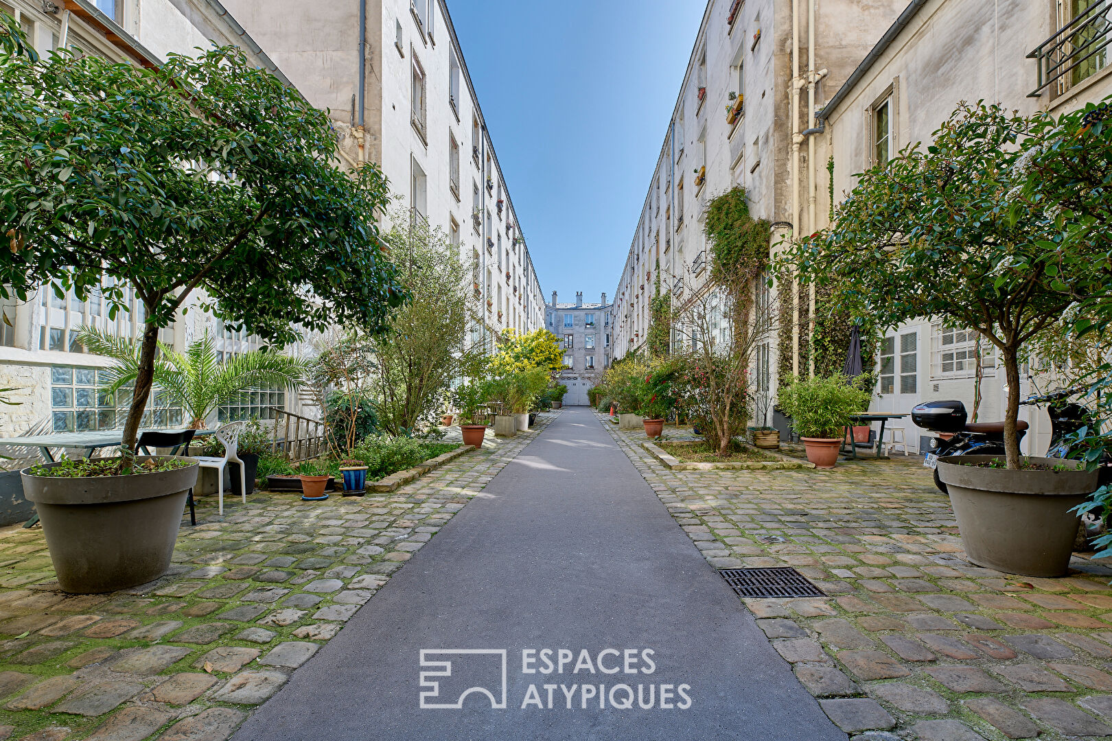 Loft with terrace in Ménilmontant