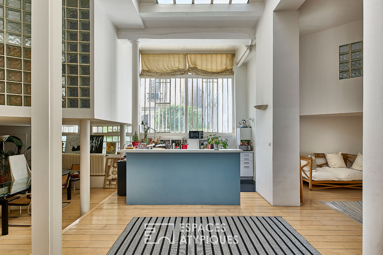 Loft with terrace in Ménilmontant