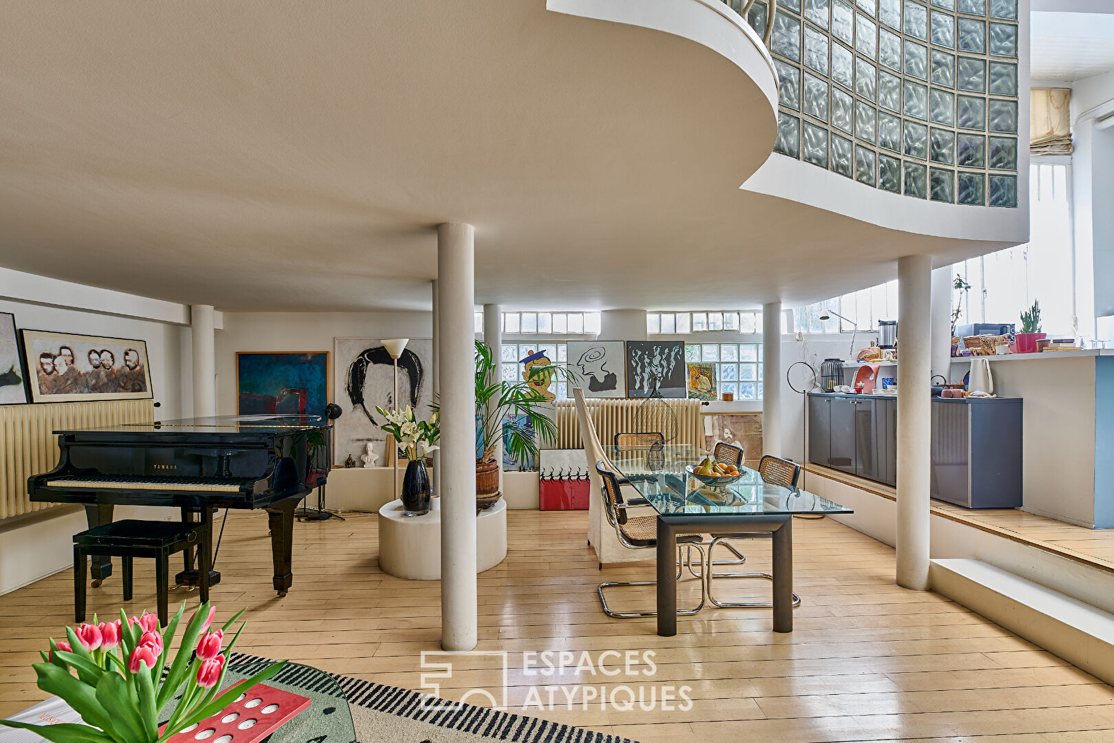 Loft with terrace in Ménilmontant