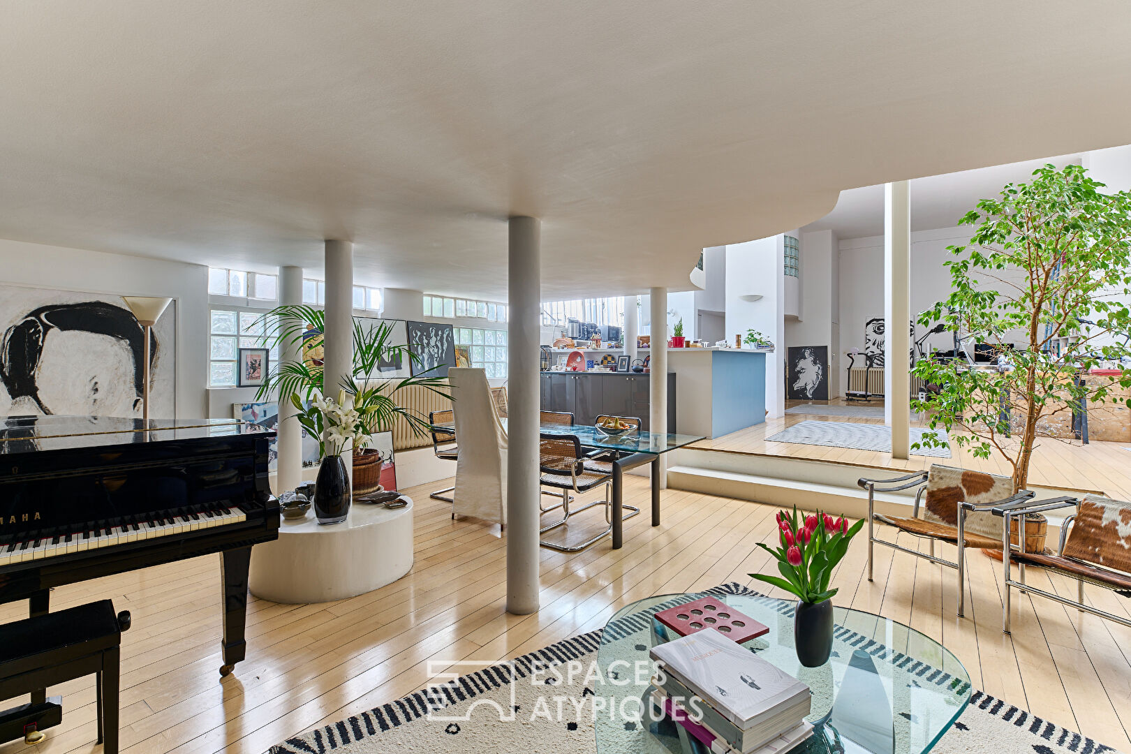 Loft with terrace in Ménilmontant