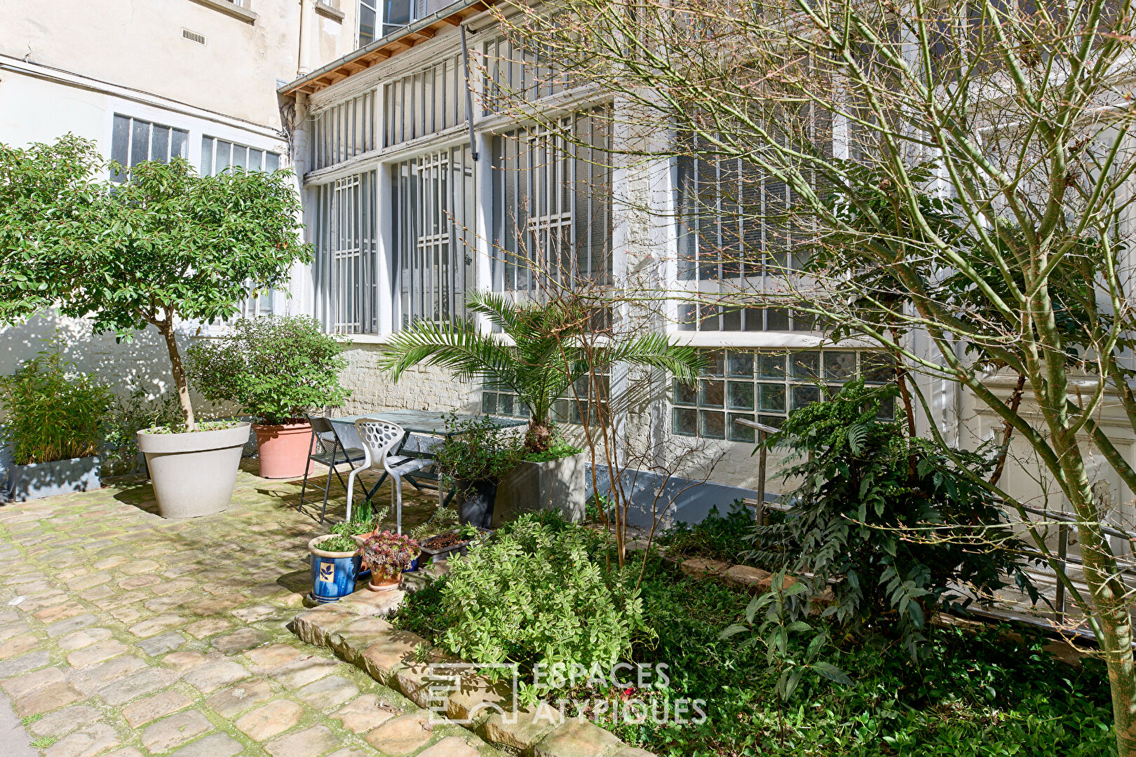 Loft with terrace in Ménilmontant