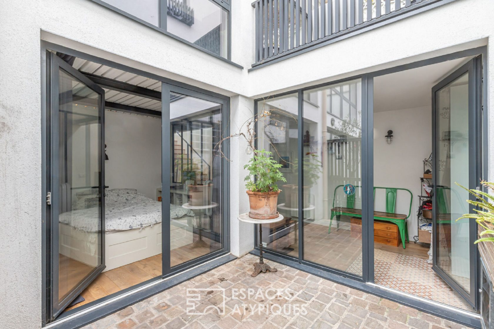 Loft en duplex avec terrasse et patio