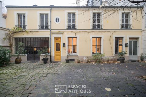 Ensemble immobilier aux allures de maison avec cour