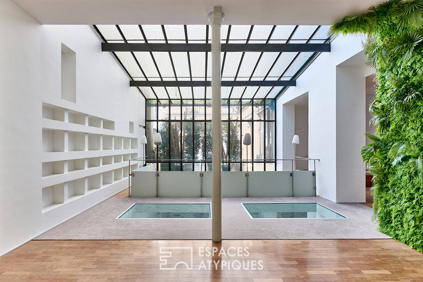 Loft with swimming pool and commercialization at Marché Saint-Martin