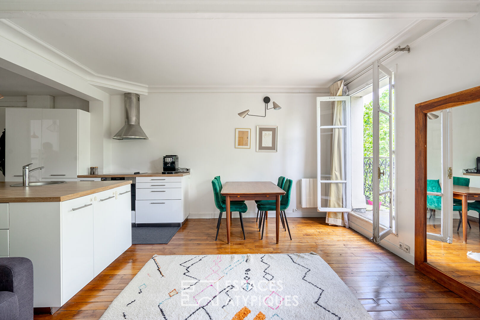 High floor with balcony in Buttes Chaumont