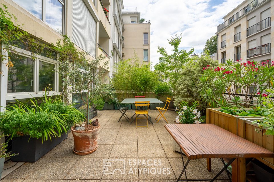 Appartement traversant avec terrasse proche place Voltaire