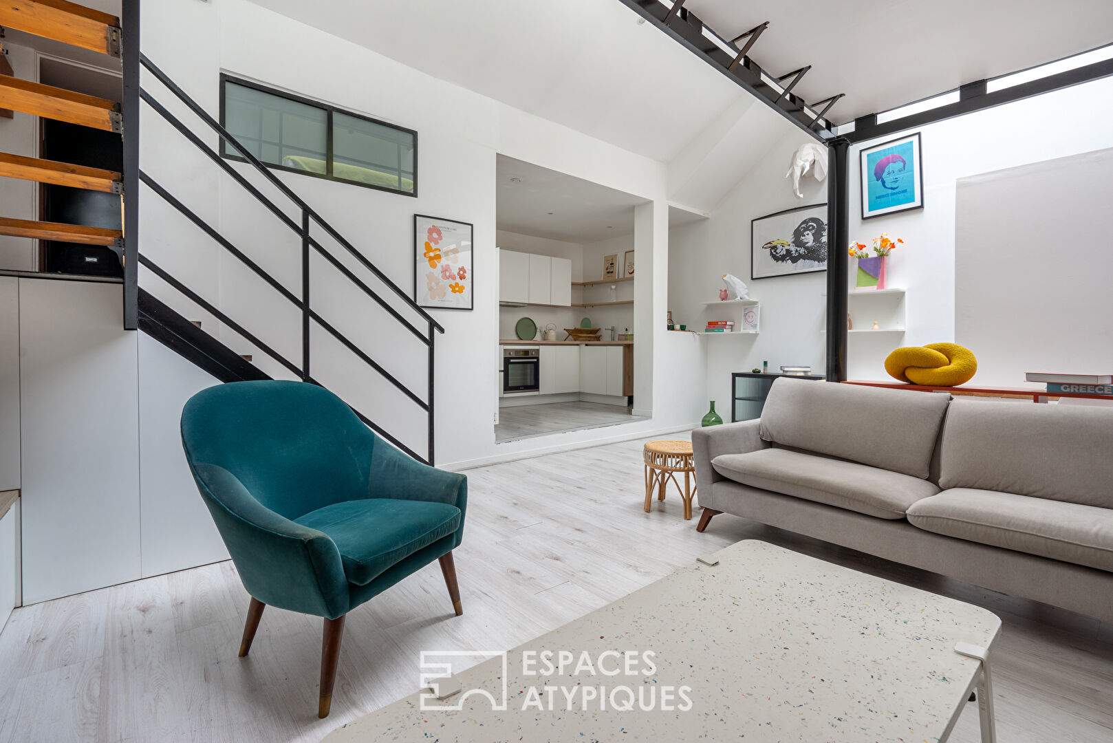 Art Deco loft with mezzanine in the Oberkampf district