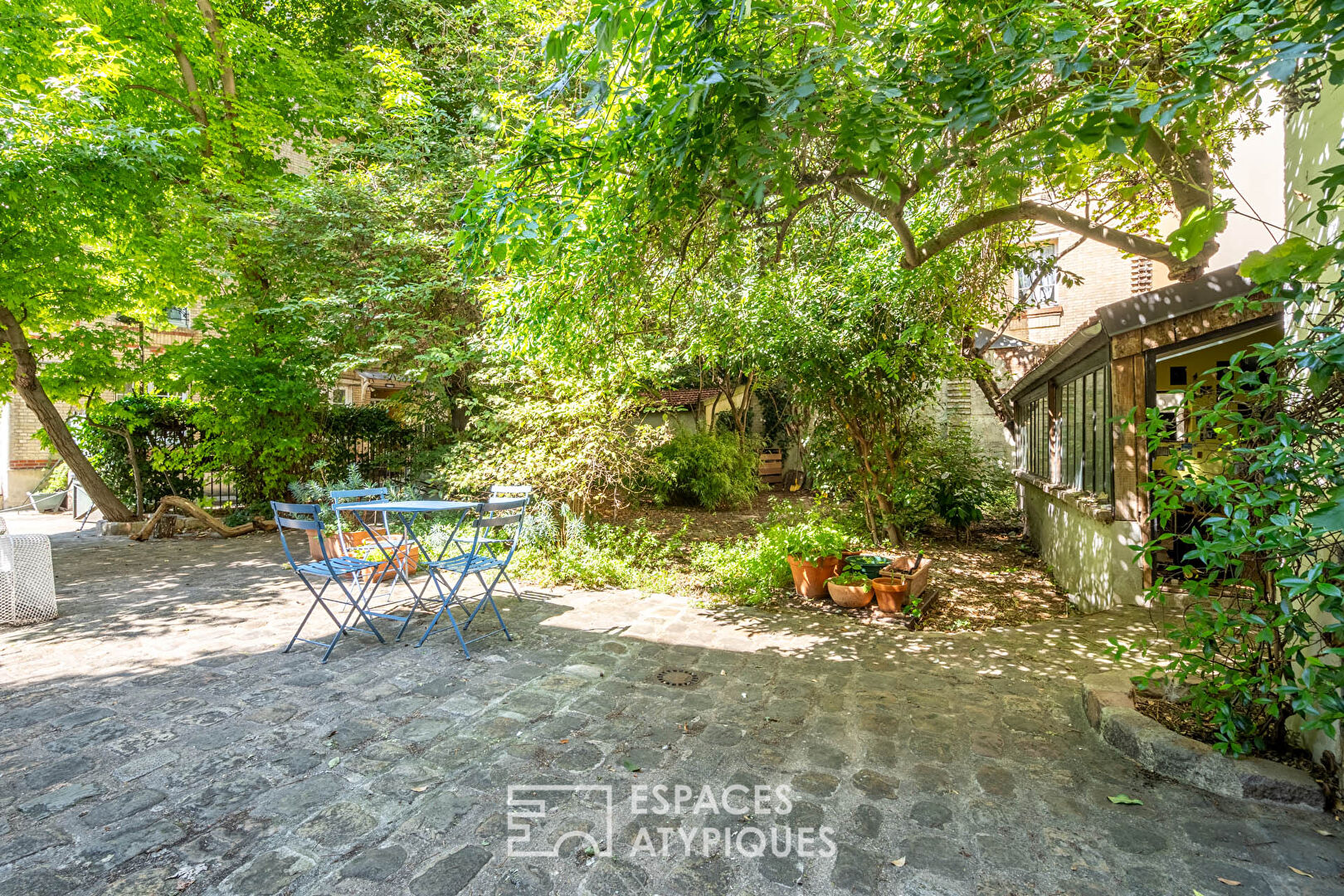 Maison avec jardin et terrasses