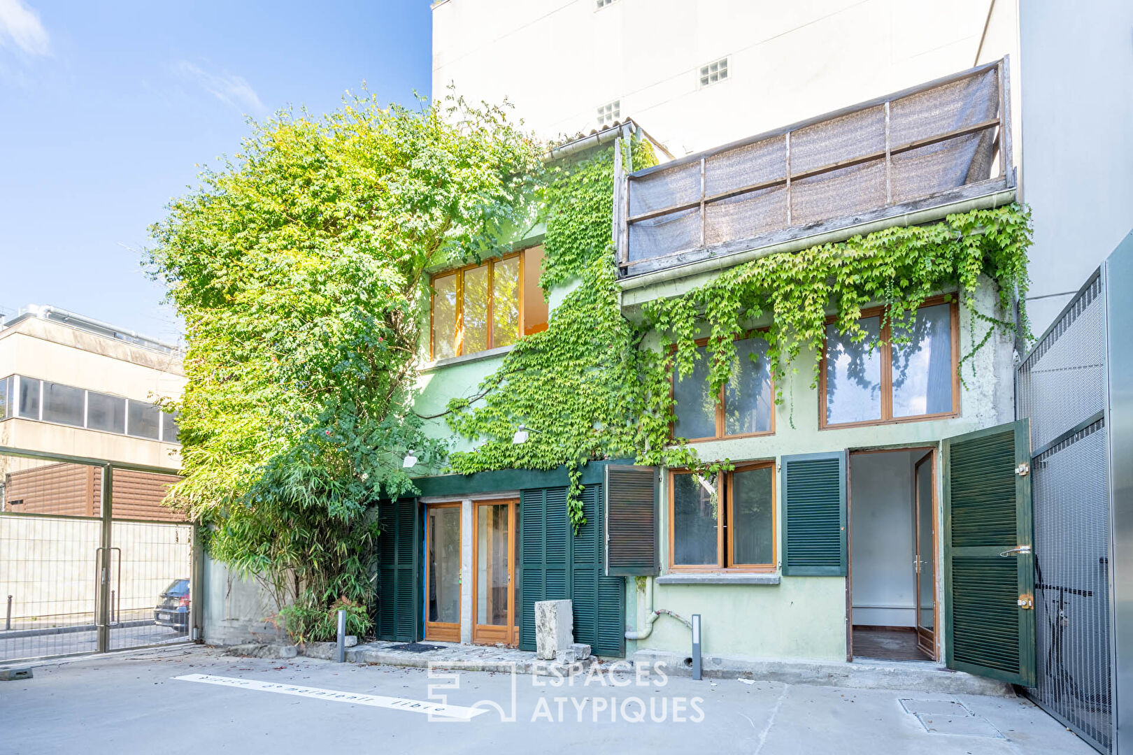 House with terrace to renovate