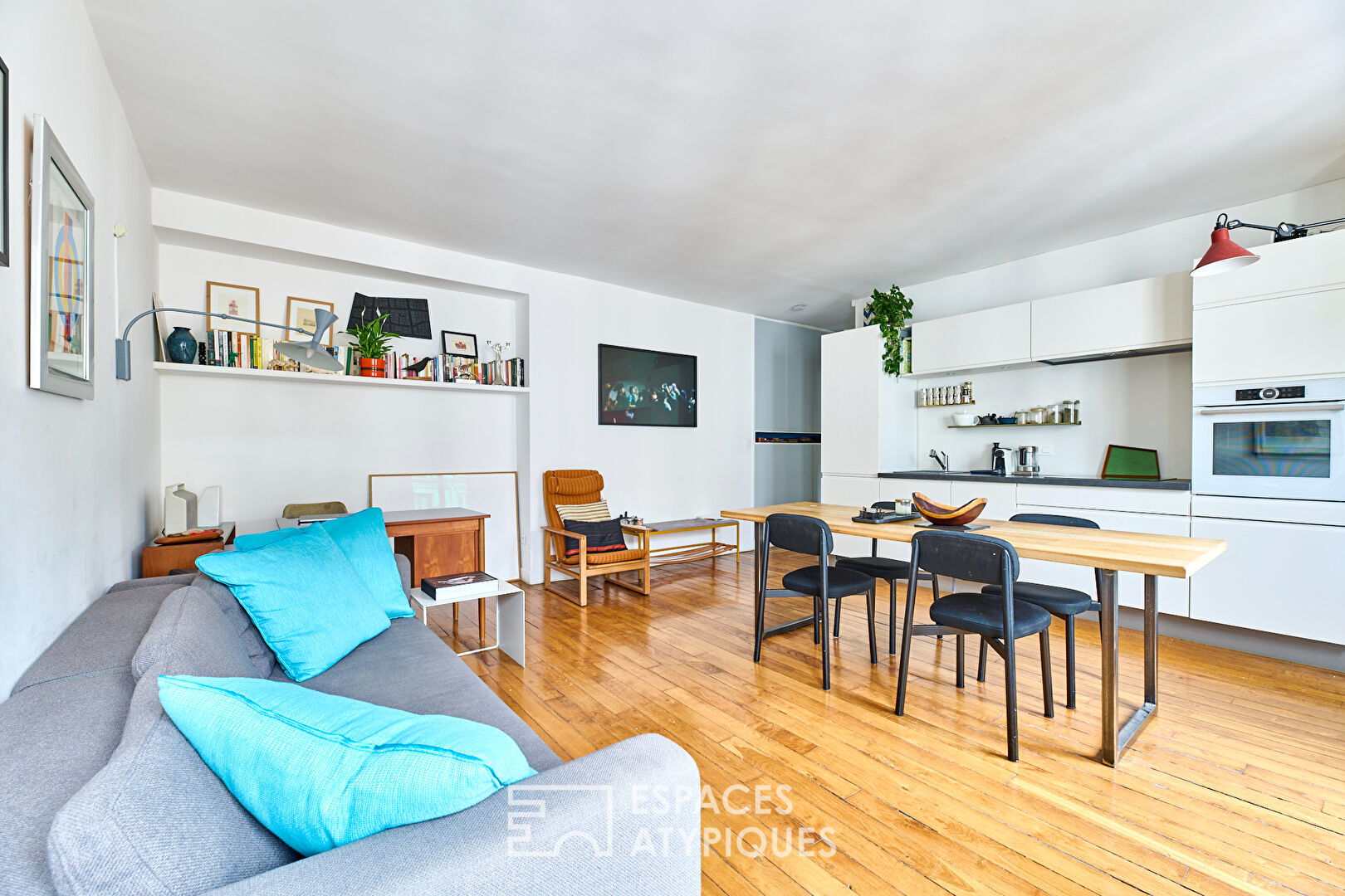 Contemporary courtyard apartment