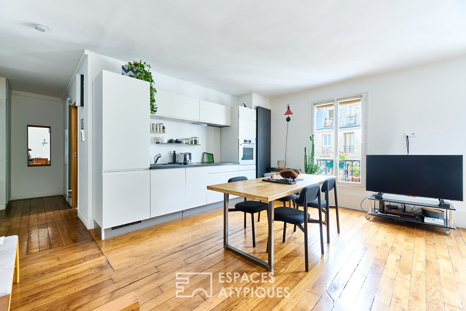 Contemporary courtyard apartment