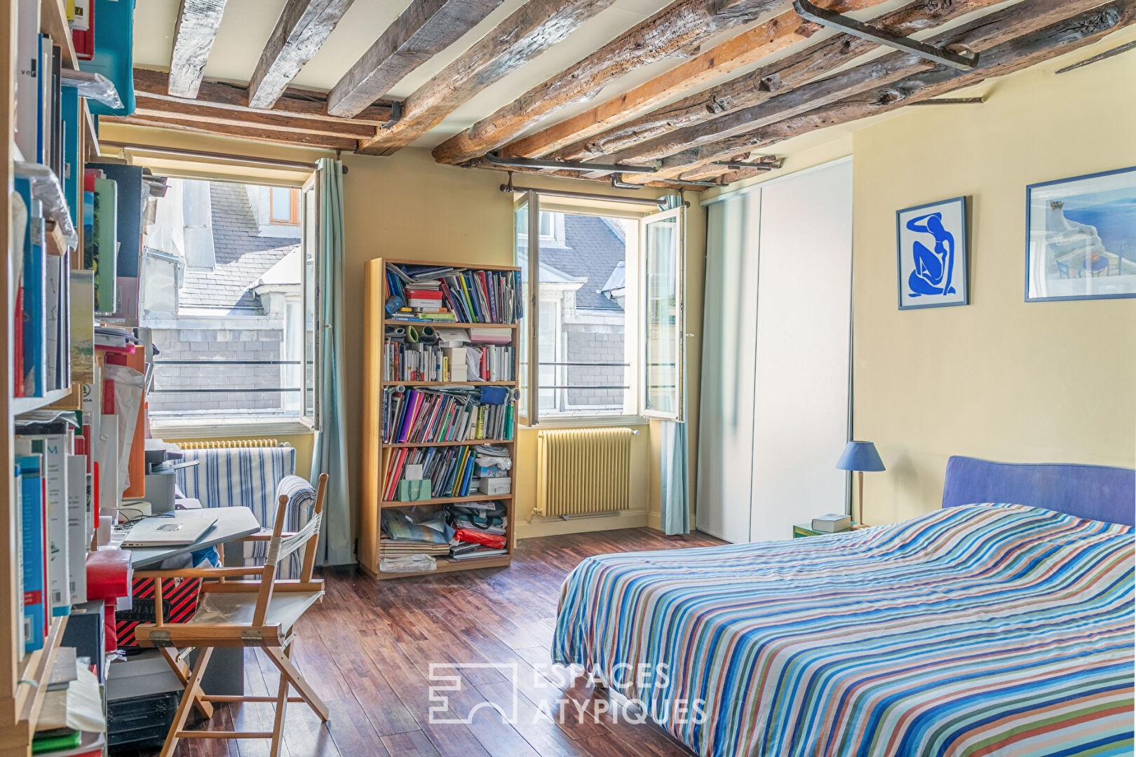 Crossing duplex in the heart of the Marais