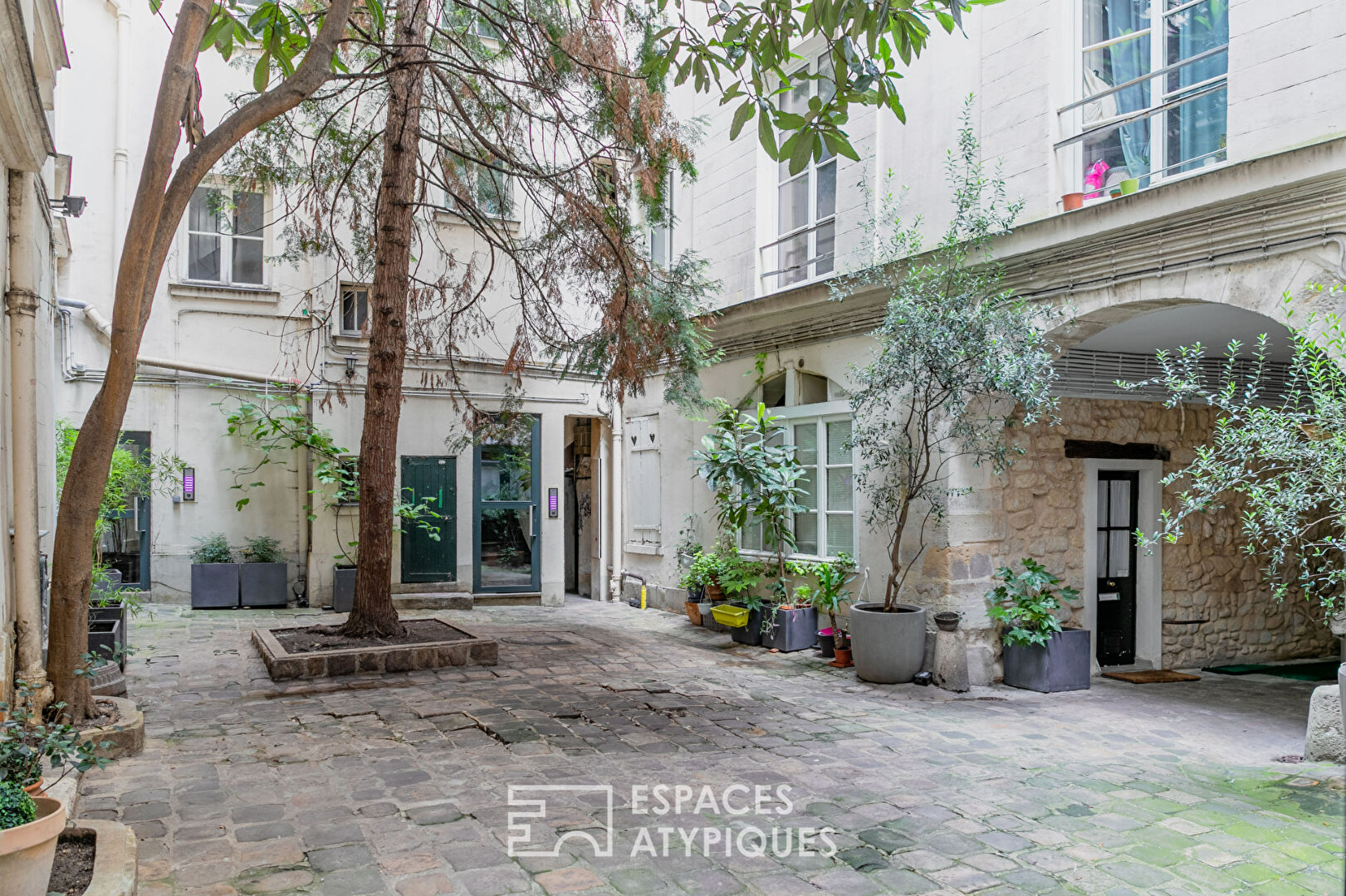 Crossing duplex in the heart of the Marais