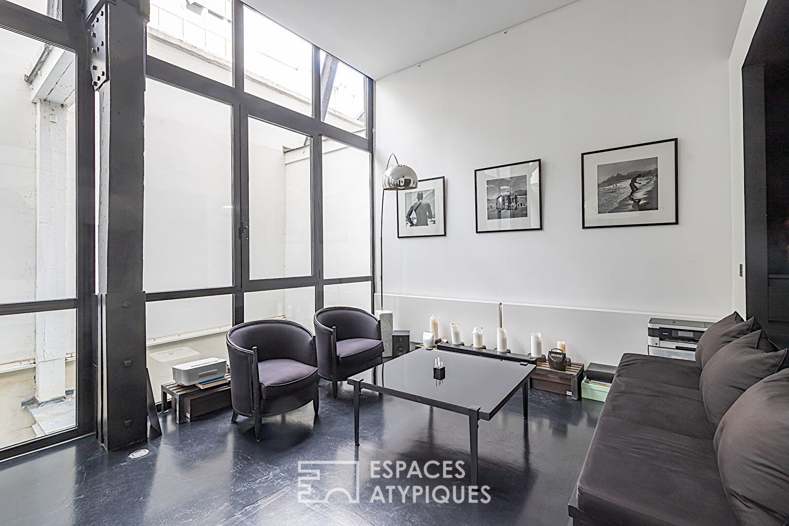 Monochrome duplex loft with patios