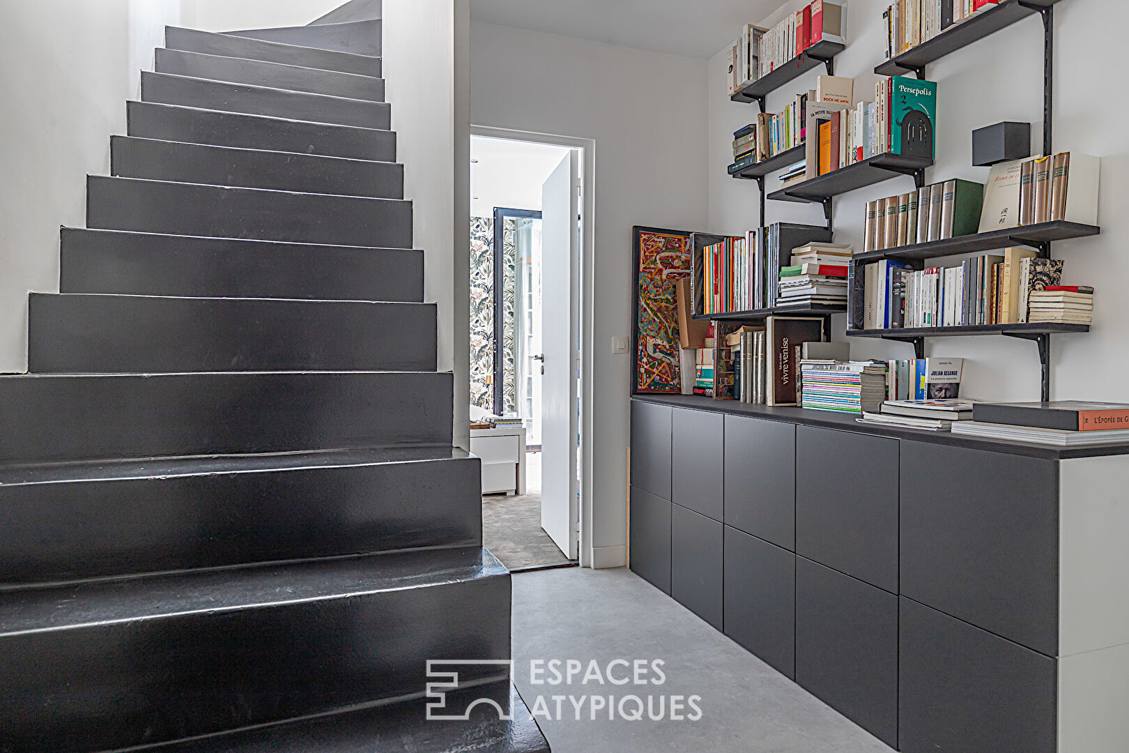 Monochrome duplex loft with patios