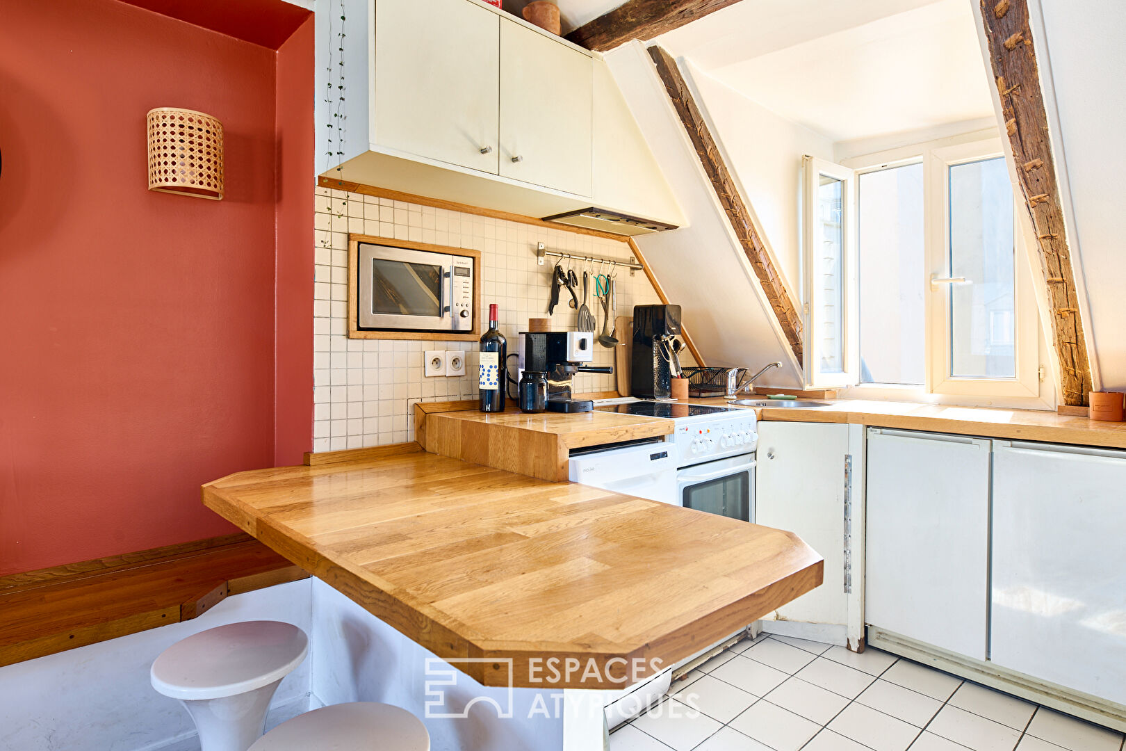 Apartments with a view of the rooftops of Paris, in the heart of the Marais