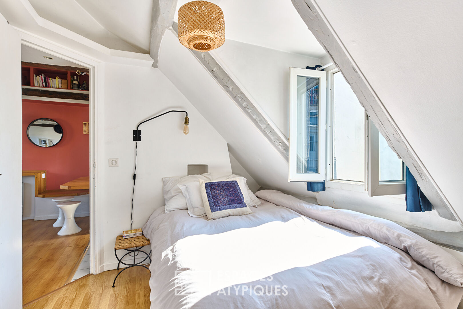 Apartments with a view of the rooftops of Paris, in the heart of the Marais