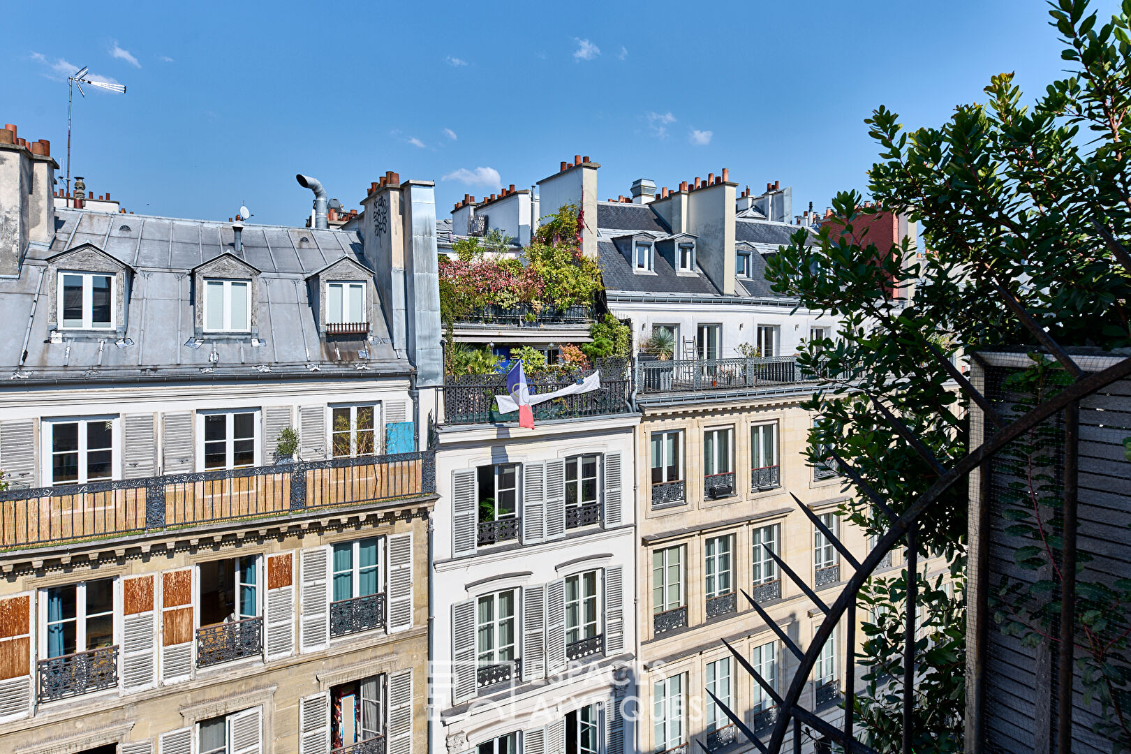 Apartments with a view of the rooftops of Paris, in the heart of the Marais