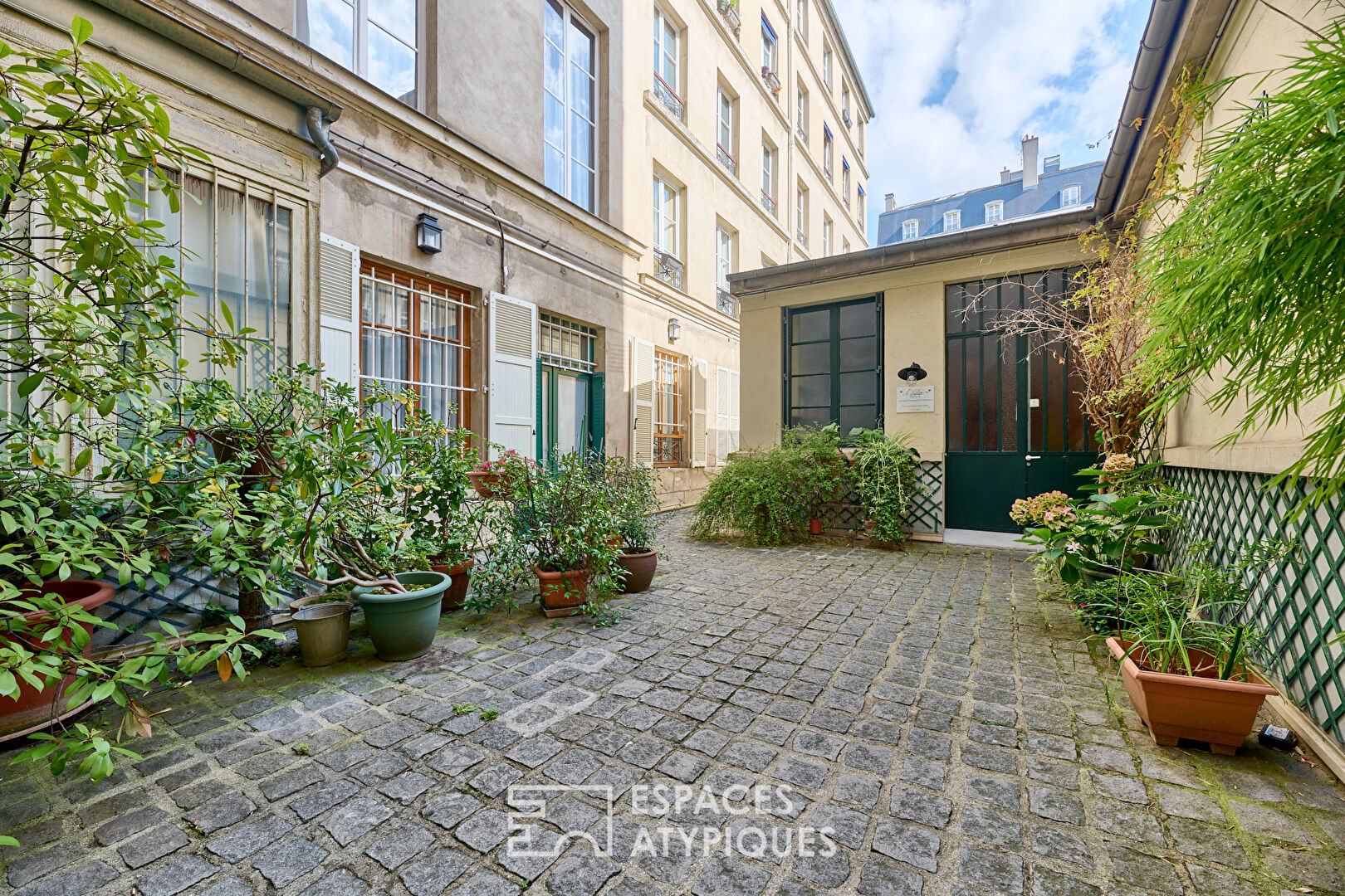 Sunny studio in the heart of the historic Marais