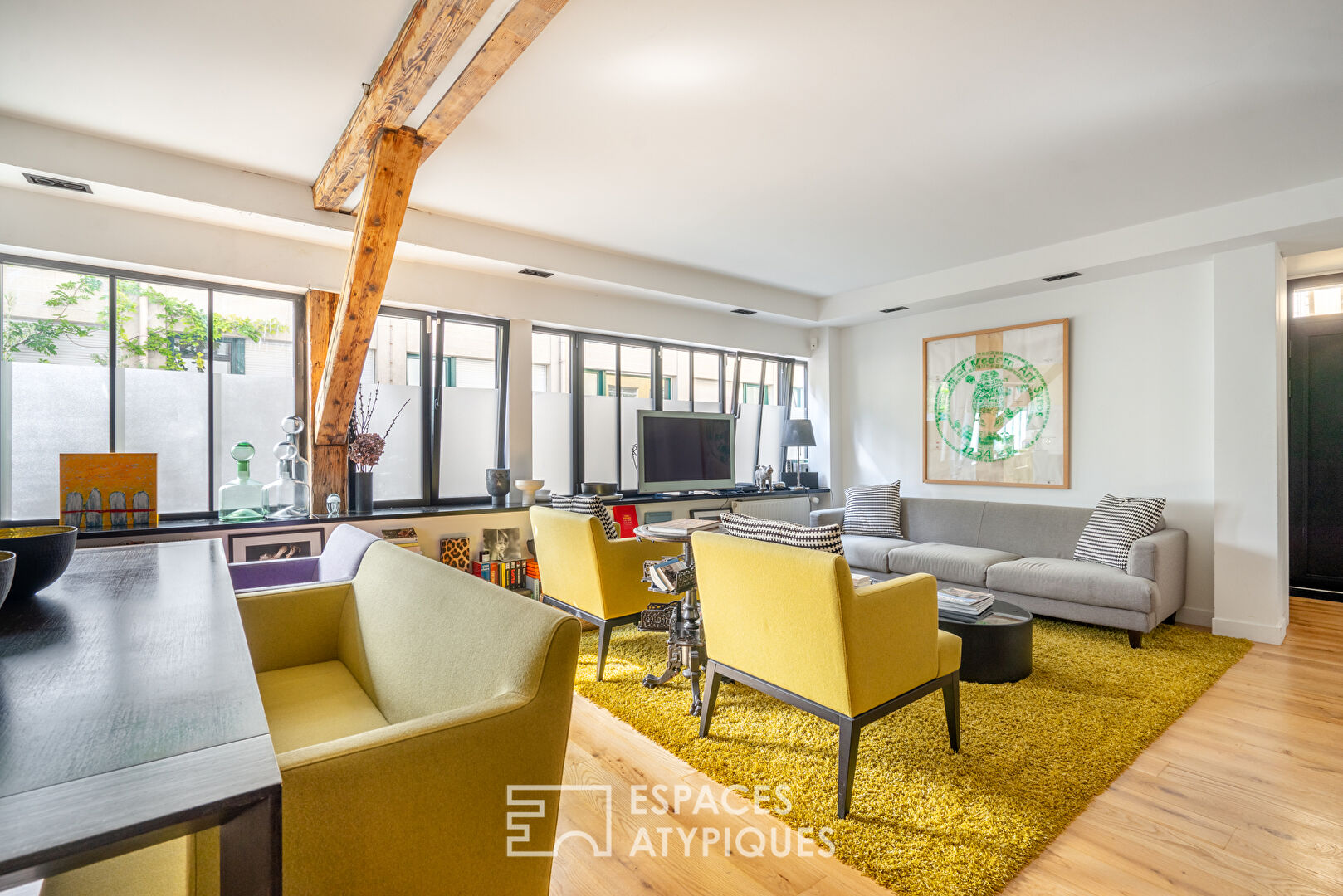 Old carpentry workshop converted into a family apartment