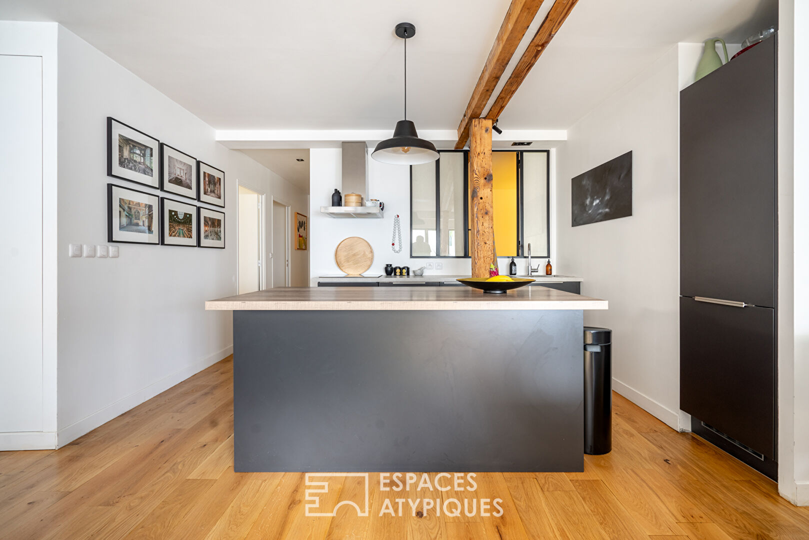 Old carpentry workshop converted into a family apartment