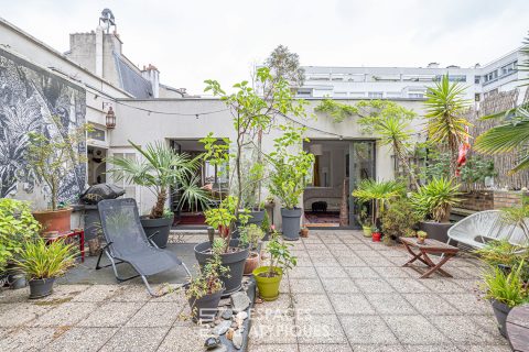 Top floor with balcony and terrace in Gambetta