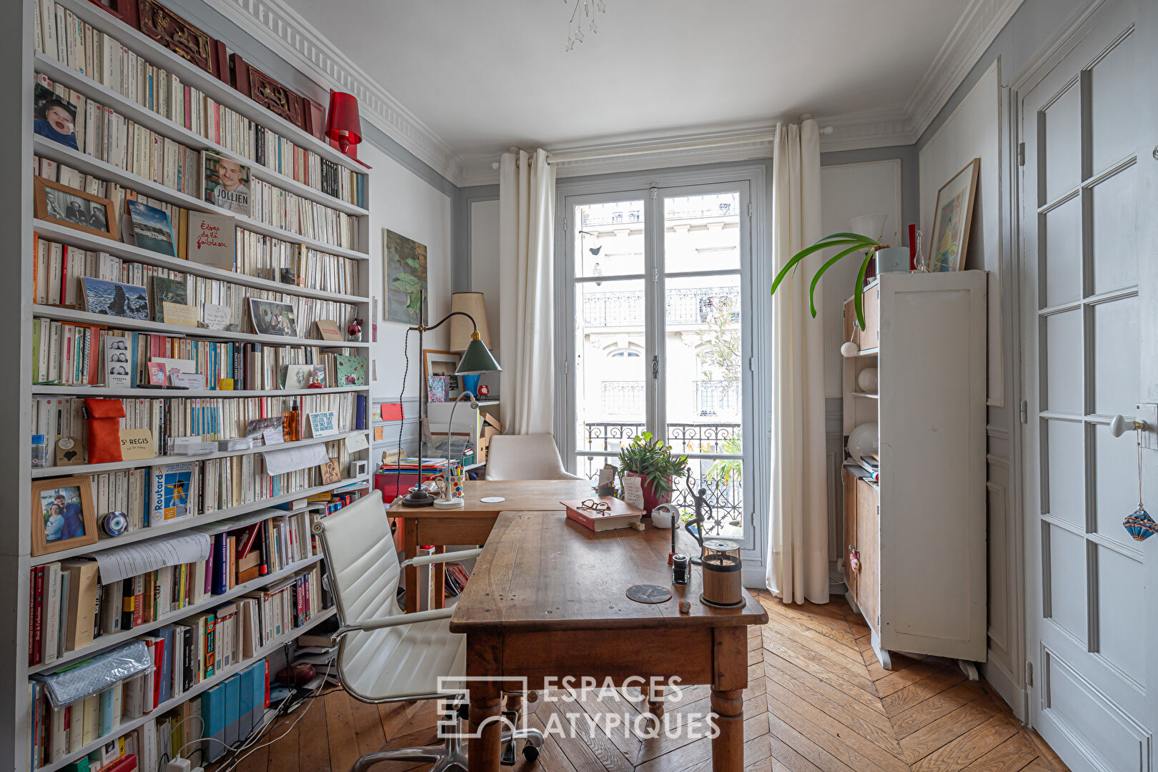 Top floor with balcony and terrace in Gambetta