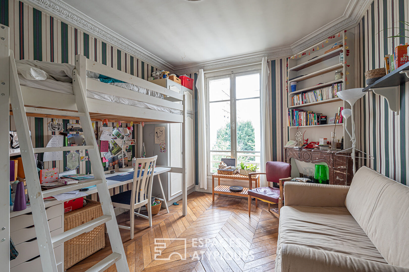 Top floor with balcony and terrace in Gambetta