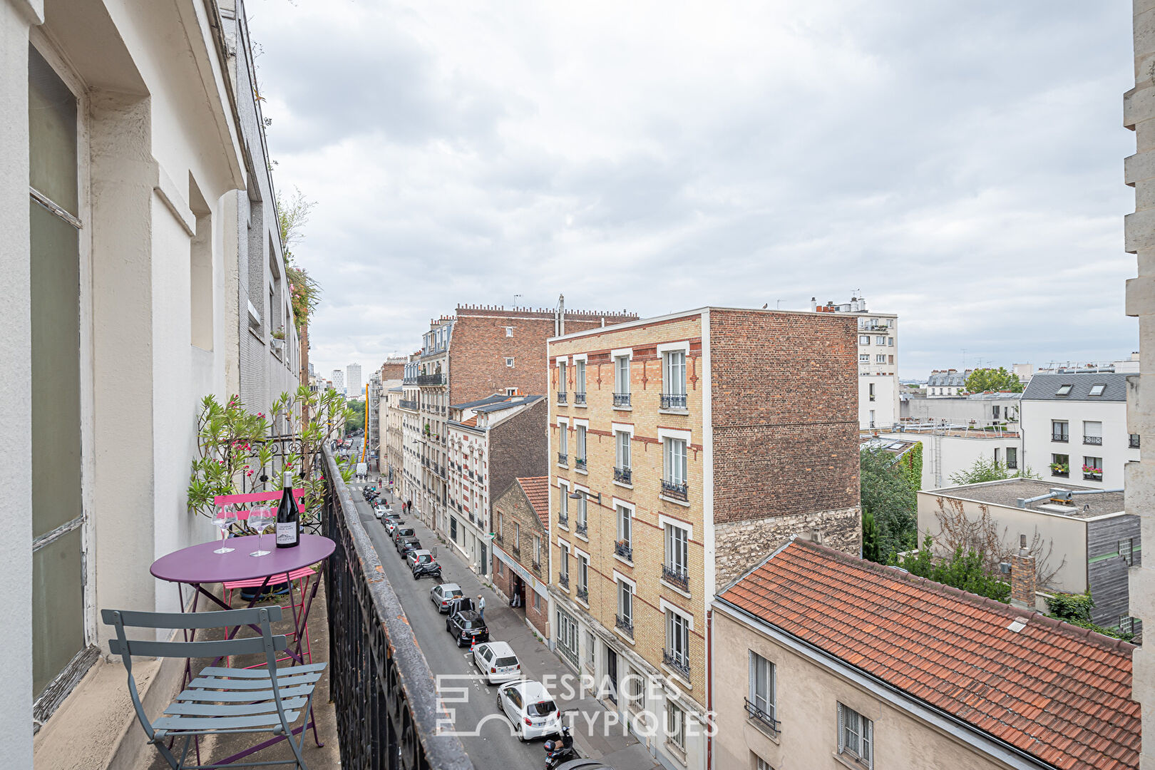 Top floor with balcony and terrace in Gambetta