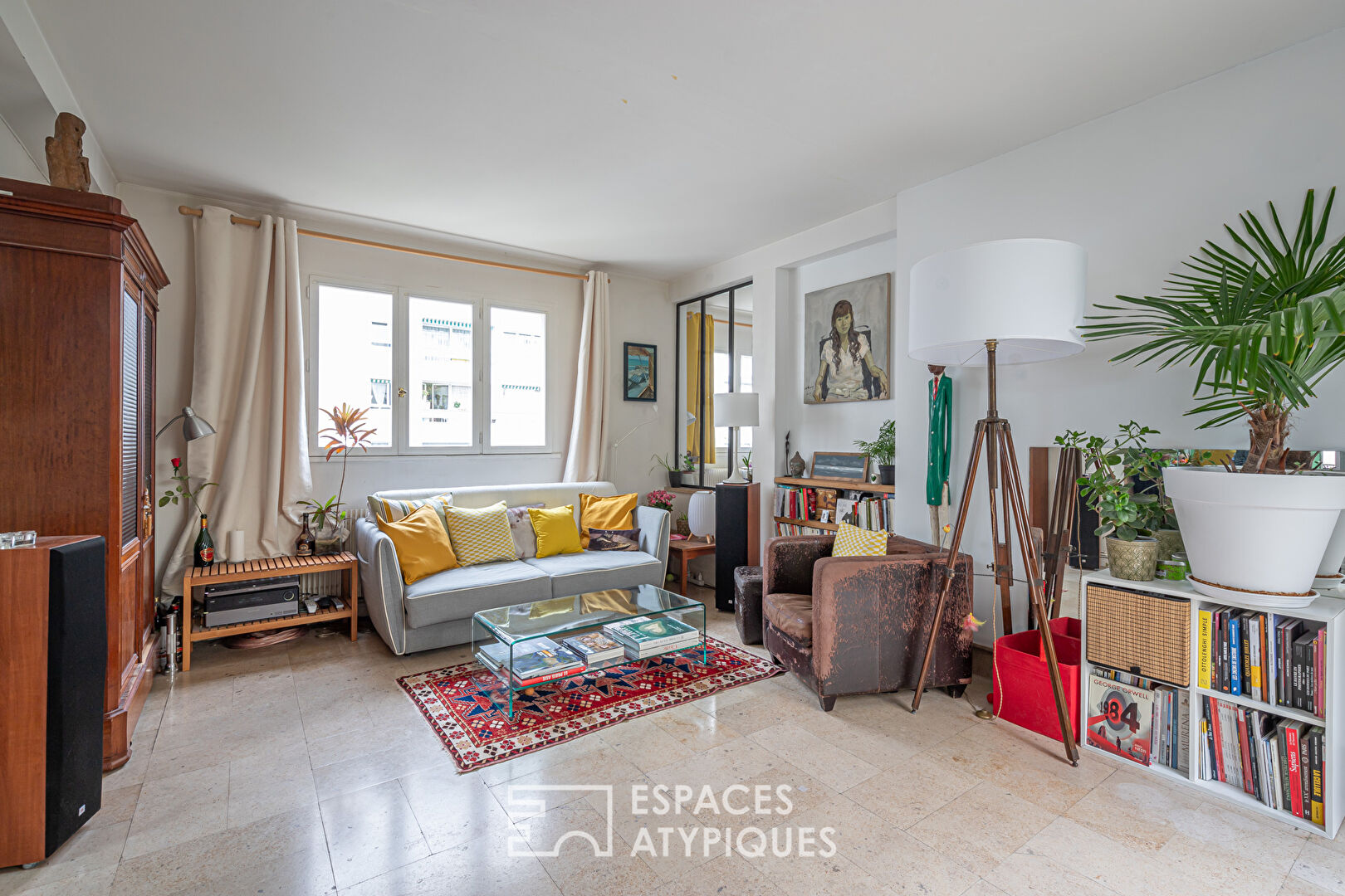 Top floor with balcony and terrace in Gambetta