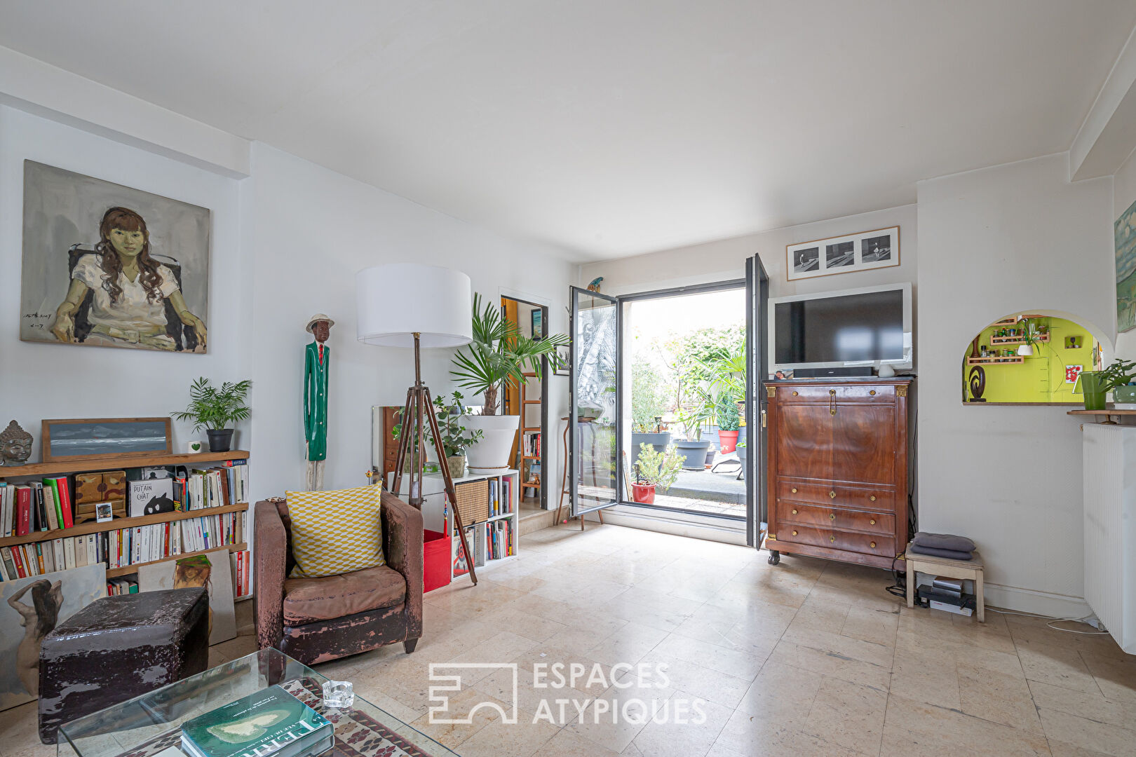 Top floor with balcony and terrace in Gambetta