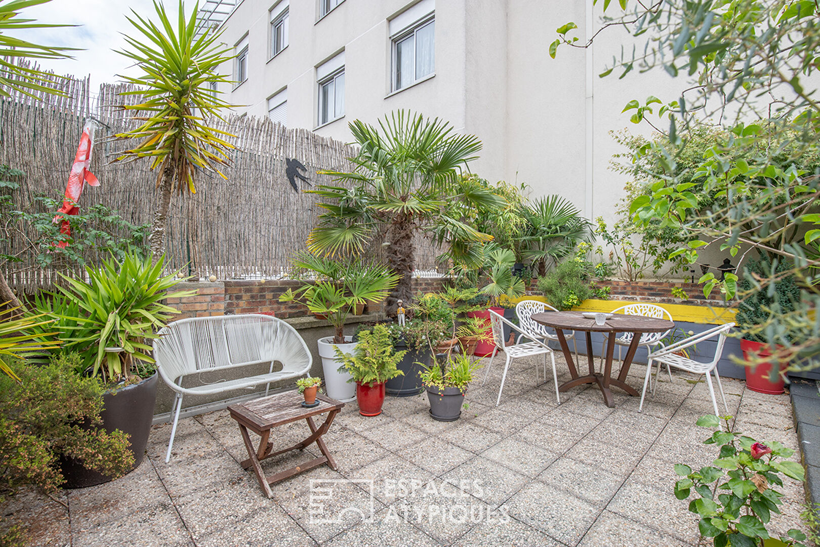 Top floor with balcony and terrace in Gambetta