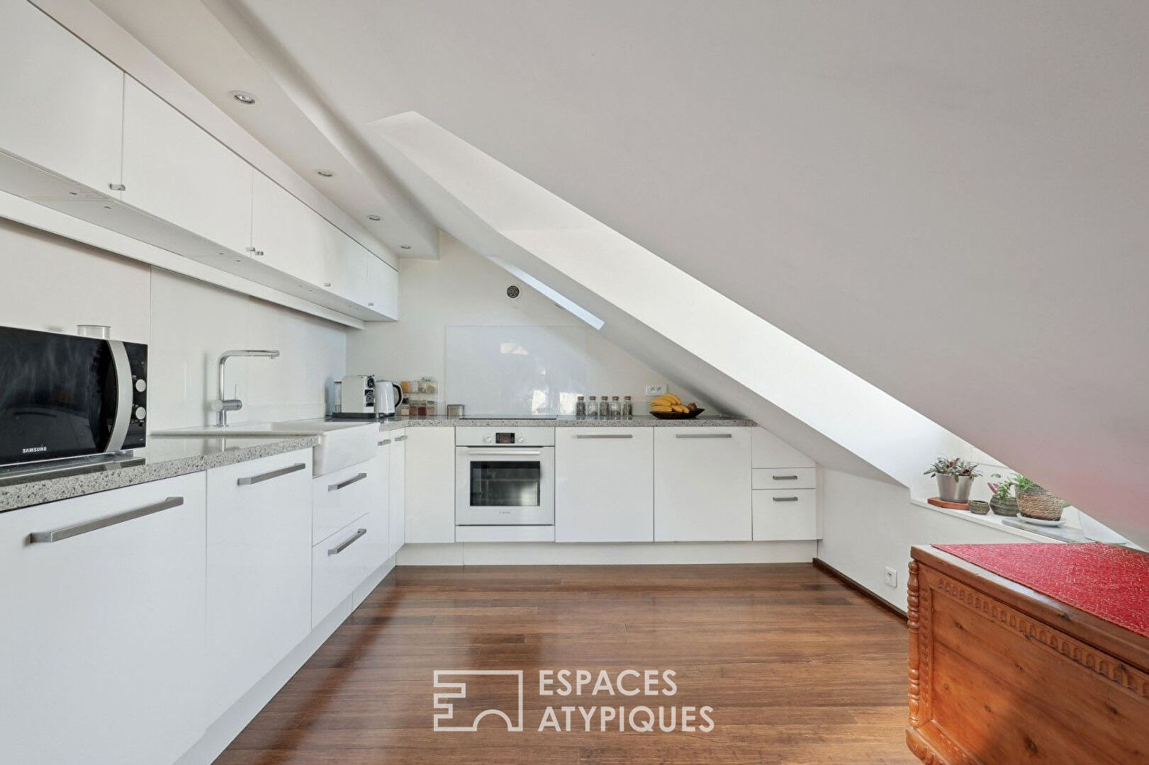 Architect’s duplex with view of Montmartre in the heart of the Enfants Rouges district