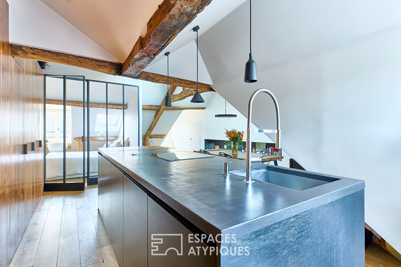 Apartment renovated with charm in the heart of Village Saint-Paul.