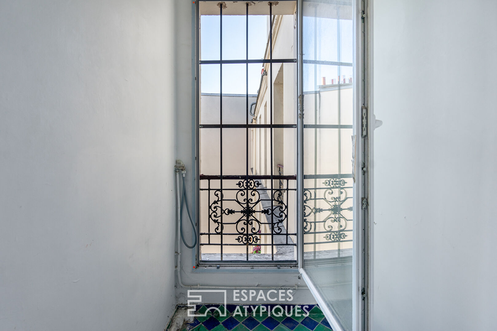 Haussmannian apartment with balcony and open view