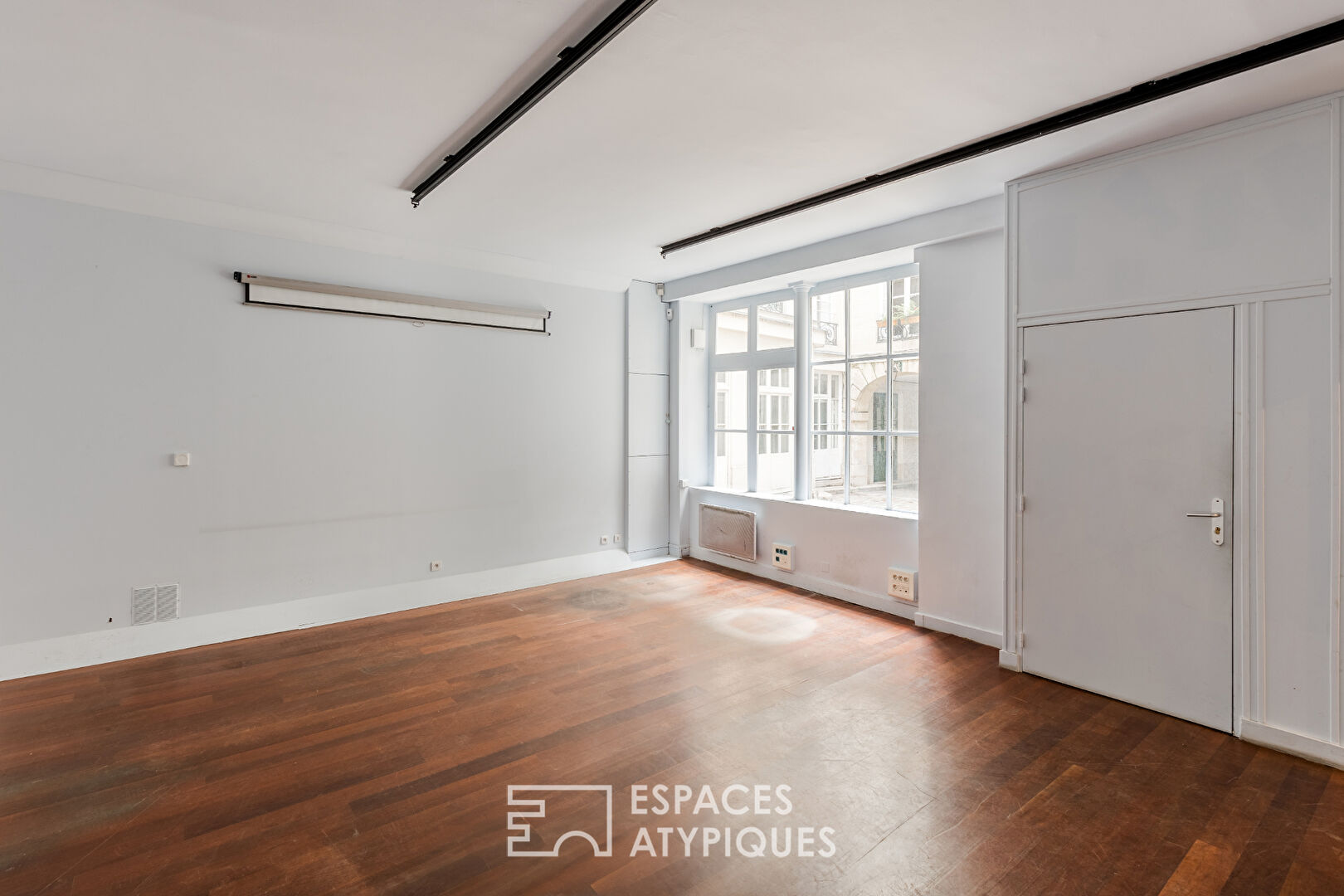 Characterful commercial premises close to Place des Vosges