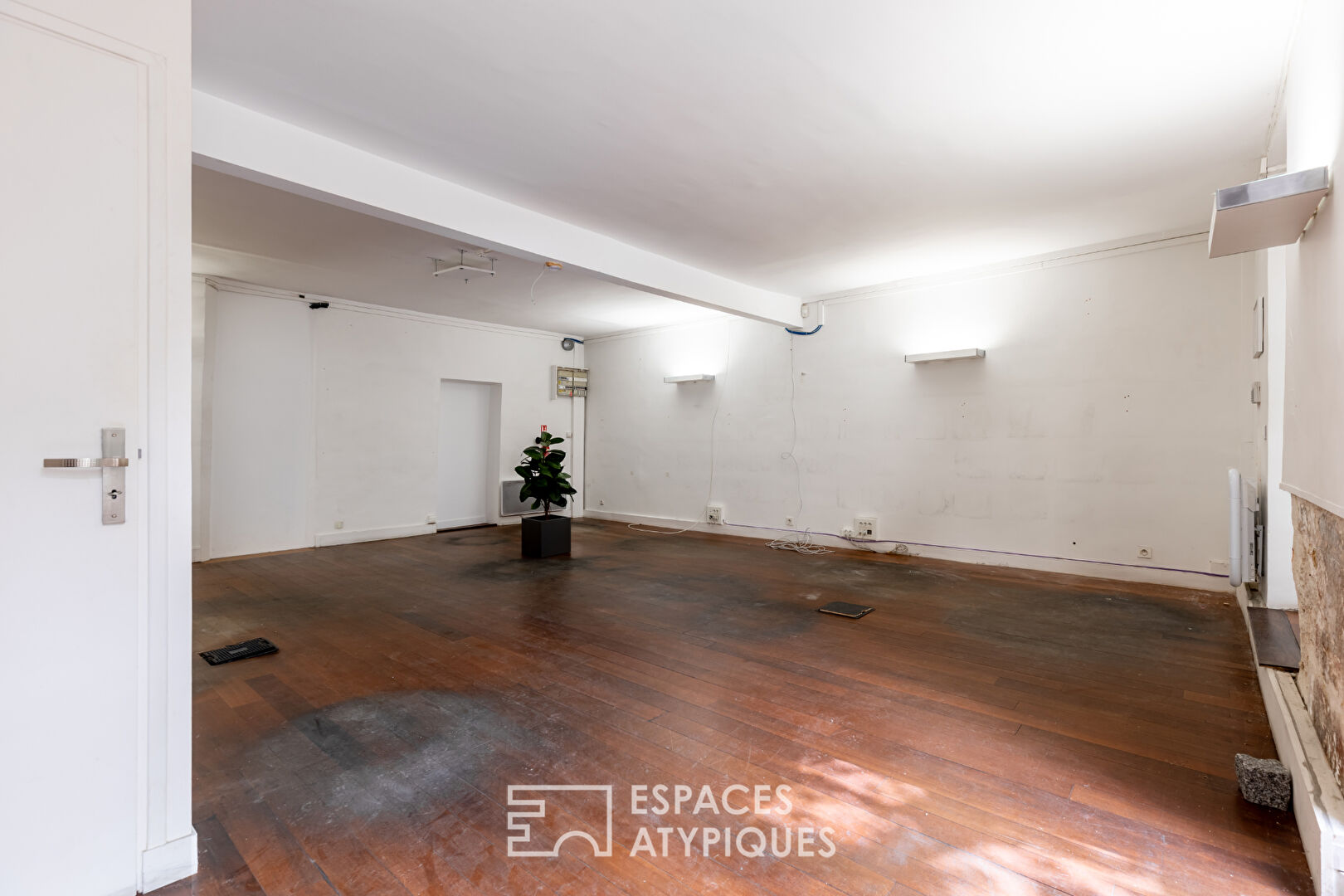 Characterful commercial premises close to Place des Vosges