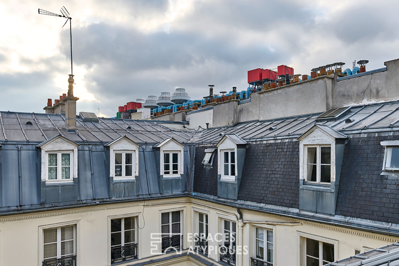 Duplex en dernier étage au coeur du Marais