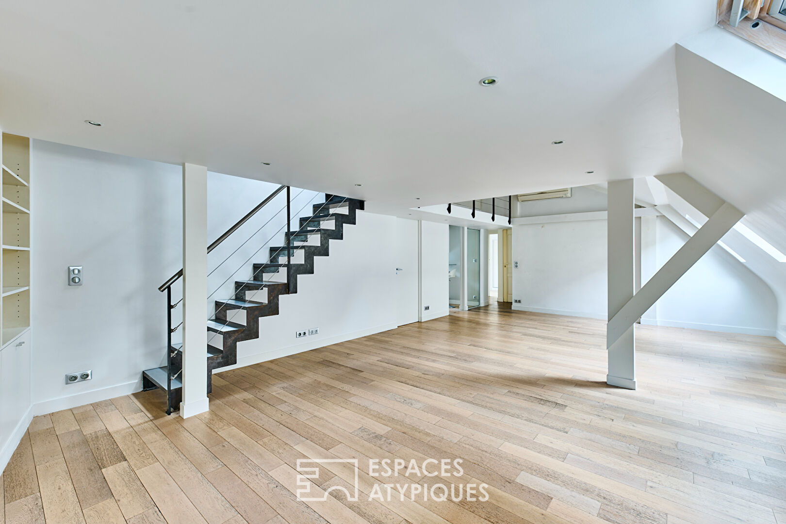 Duplex d’architecte en dernier étage avec vue sur l’Hôtel de Ville