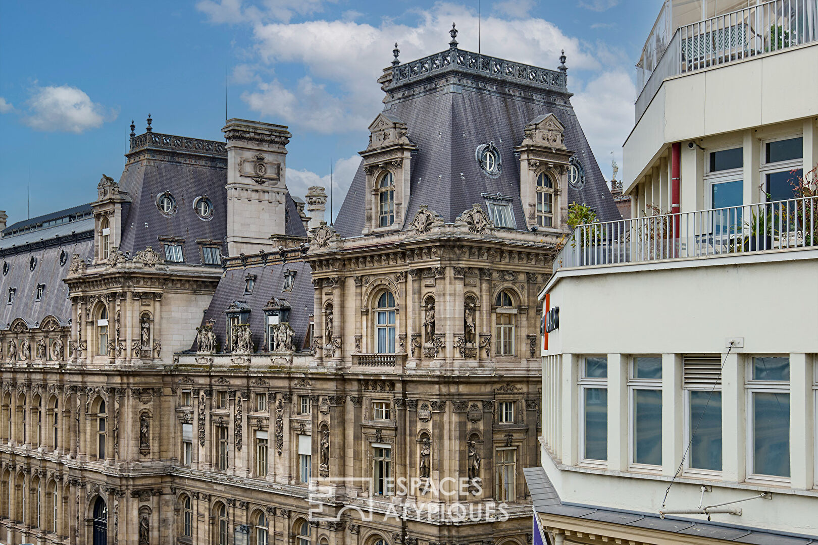 Duplex d’architecte en dernier étage avec vue sur l’Hôtel de Ville